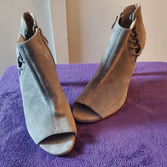 Open toe heel sandal - Picture 2 of 4